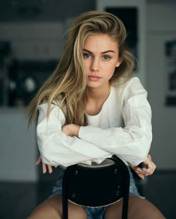 gramgirlyoufine:https://instagram.com/p/BmYnlu8H9hD/ Scarlett Leithold