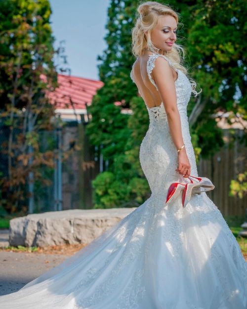 Imagine wearing the most beautiful wedding dress in the world… @ninascollection @anna_nina #b
