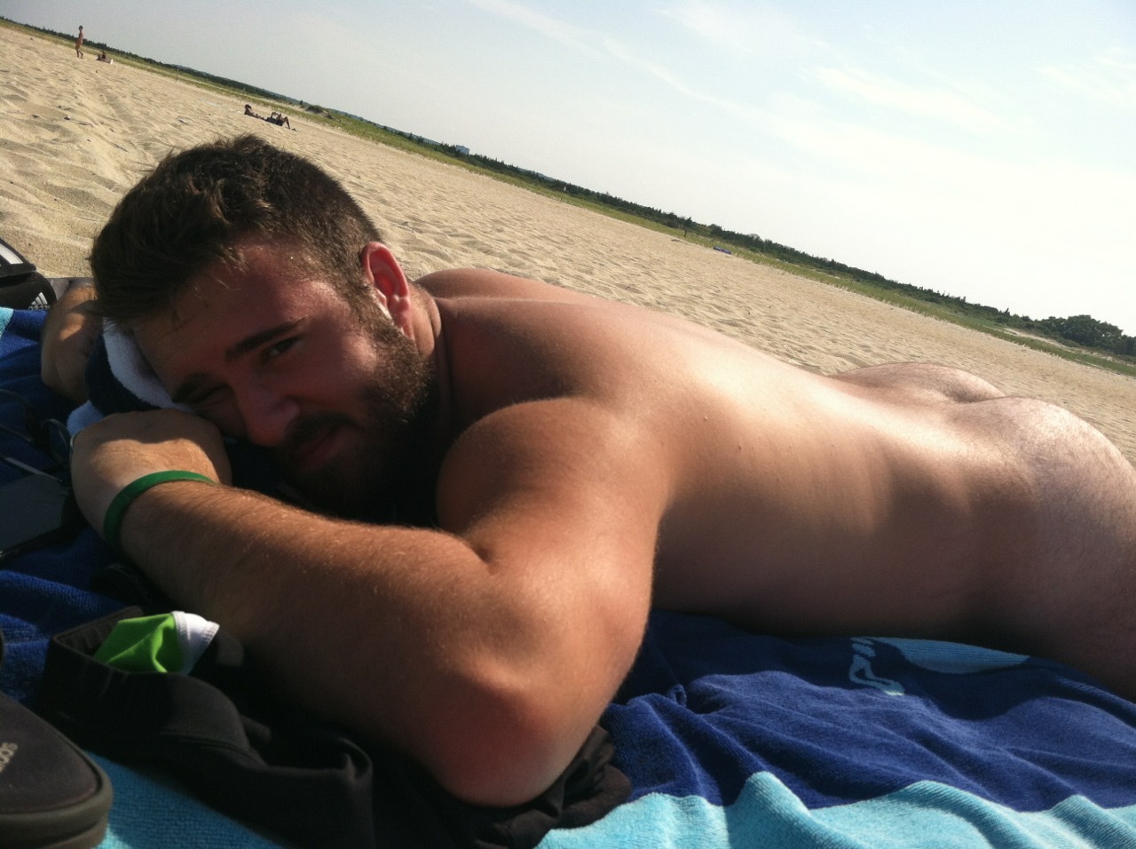 scenes-from-my-memory:  Beach Bum :3 