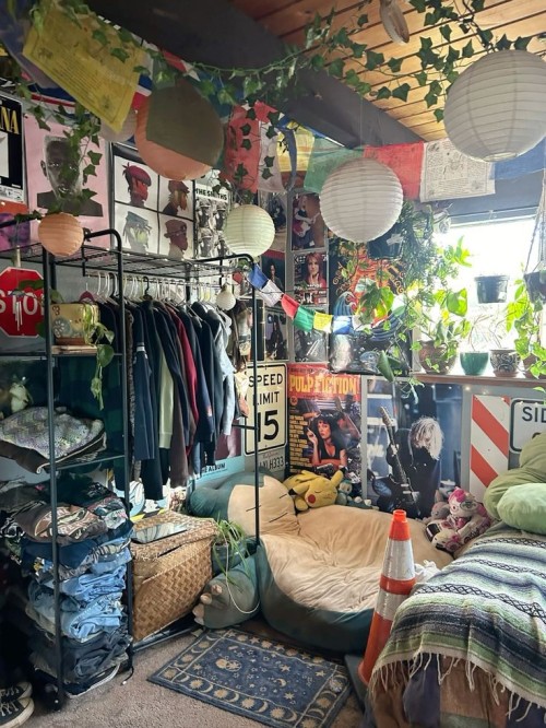 Rooms That Reminds Me Of Alice In Wonderland And Howls Moving Castle>>
