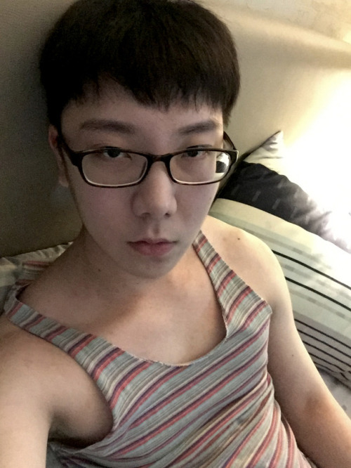 justabigasian:  “LEAKED” ..He’s so hot with cute face … body and his MONSTER COCK!