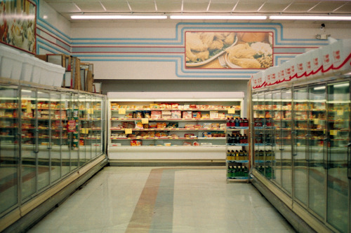 aisselectric:retropopcult:Grocery store after midnight, 1979There is literally a stand of Powerade r