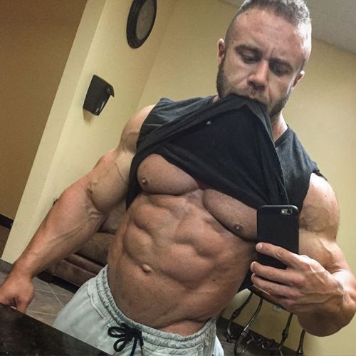 keepemgrowin:  drwannabe:  Aaron Clark  Aaron looking huge, hard and hot… 