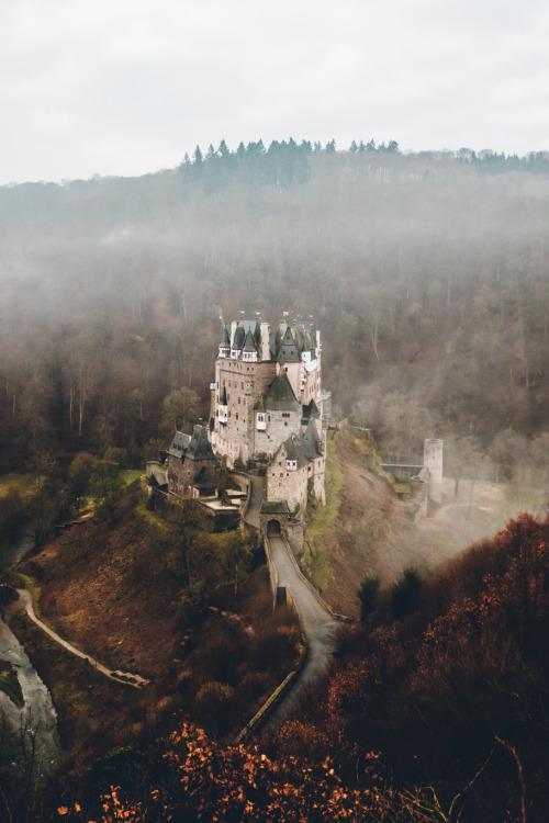 XXX stayfr-sh:  Eltz Castle photo