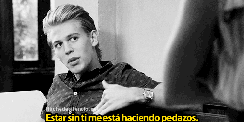 doy-abrazos-gratisu-u:  “Estar sin ti me esta haciendo pedazos.”