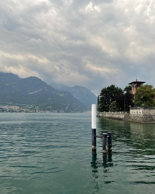 L’unico modo per sopravvivere a Milano in Agosto è raggiungere il lago.  (Un po’ 