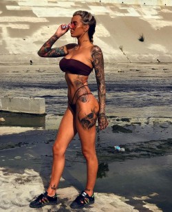 thatattoozone:    Lauren Houldsworth  