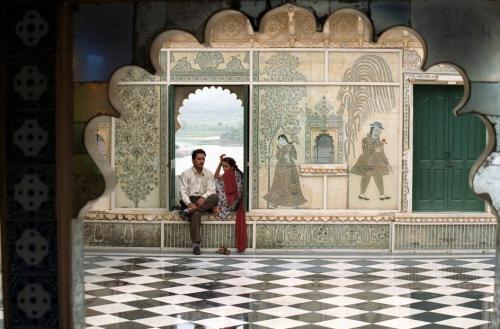 unearthedviews:India.  Rajasthan.  Udaipur.  Tourists rest during a tour of the City 