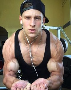 alphayoungfighter:pumped bro The aesthetic