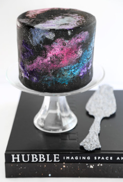 sweetoothgirl:    BLACK VELVET NEBULA CAKE