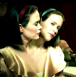 fionagoddess:  Sarah Paulson as Bette and Dot Tattler.