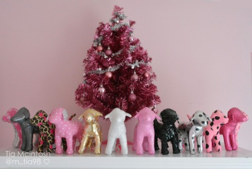 tiamcintosh: My current decorations! #pink #victoriasecret #tree #dogs