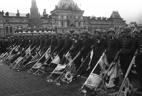 secondworldwarineurope: Soviet soldiers with lowered standards of the defeated Nazi forces during th