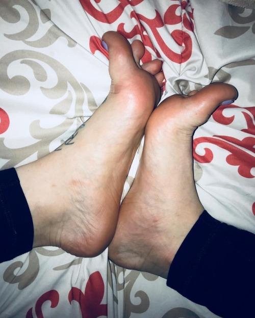 Dirty feet, don’t care!#feet #dirtyfeet #feetfans #feetporn #footfetishnation #footjob #suckmytoes #