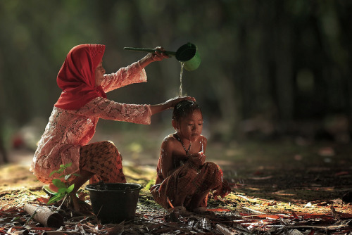 awkwardsituationist:  photos by herman damar in banten, indonesia