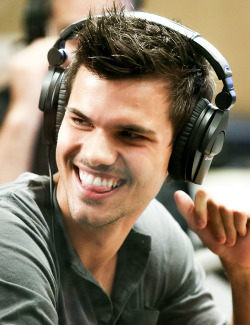 Taylor Lautner 365