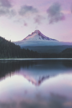 ikwt:   Trillium Lake by   Shaun Peterson