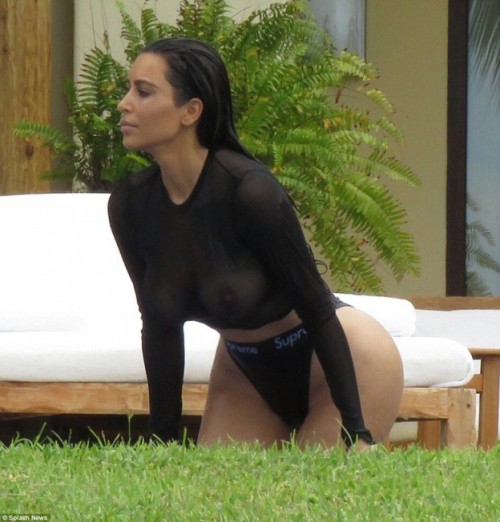 nudeandnaughtycelebs:  Kim Kardashian see through in Punta Mita, Mexico (August 2016)