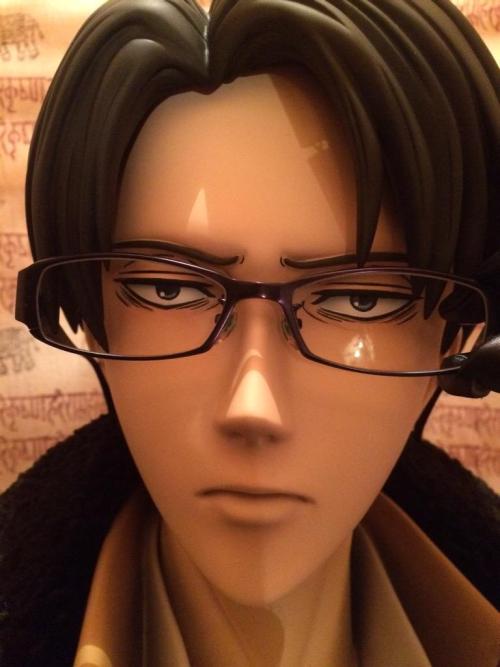 fuku-shuu:  Life-size Levi figure owner rurukota has been dressing him up at home (Among other things). More on the life-size figures here! ETA: Added megane!Levi, lol. 