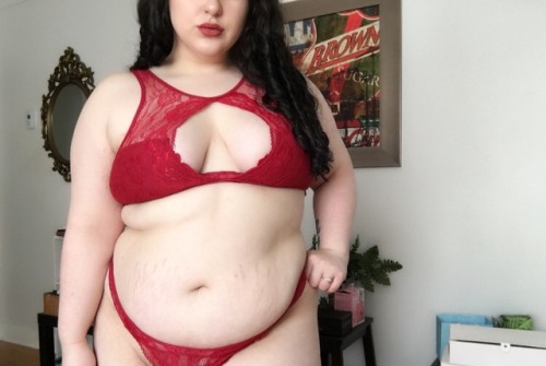 beanybabie:  I’m honestly really happy about the body I’m in. People can remind me of their shitty opinions all they want because at the end of the day I REFUSE to disrespect the body that keeps me alive.  I am happy about the body you’re in too
