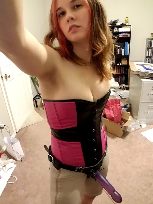 cagedpheonix:I am such a sexy, dominate, powerful,…nerd with a strapon. Healing still going but you all keep bringing smiles to my face and giving me sexy ideas