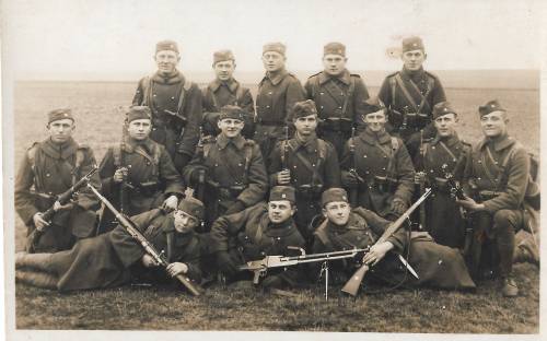 vonholeczek:Group photo of 1st squad from  47th regiment of foot taken in 1930. You could see rifles