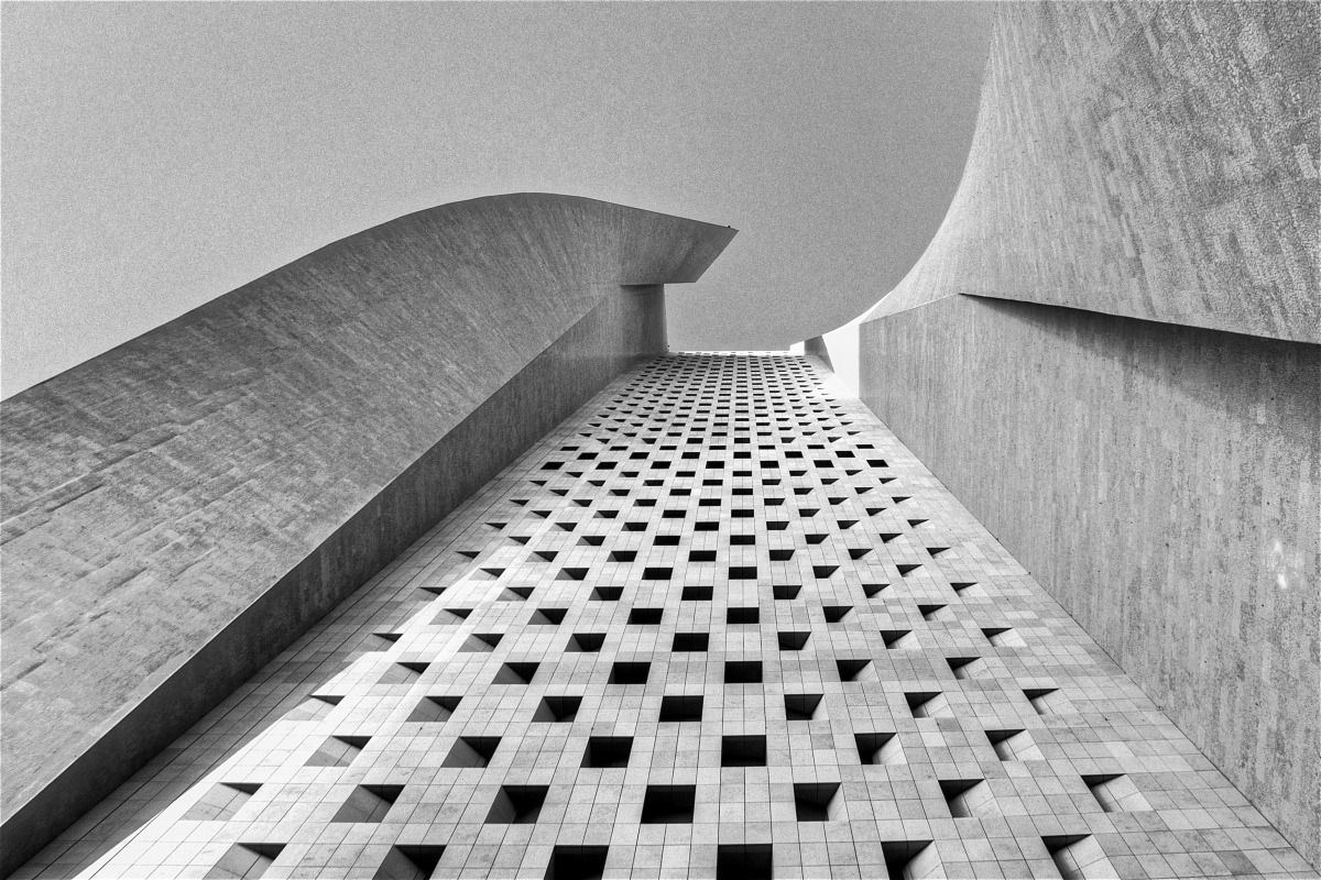 dromik:  Al Hamra Tower by Skidmore, Owings and Merrill Architects. Photo:AG Studio
