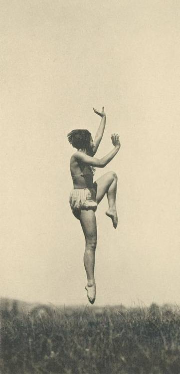 Suspended dancer, 1927 Paul Jsenfels :: Dance, ca. 1927. Photographed at the Herion Dance School in 