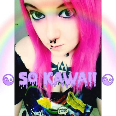 katstlevania:
“I was going to post the original, but I like the Facebook frame with it. 👻🕸
”
We love your hair (and your Hylian Crest)!! #ManicPanic