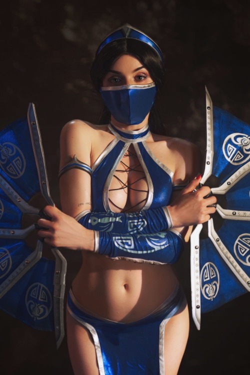 funsui:Mortal Kombat - Kitana Cosplay by Sophie Katssby || IG