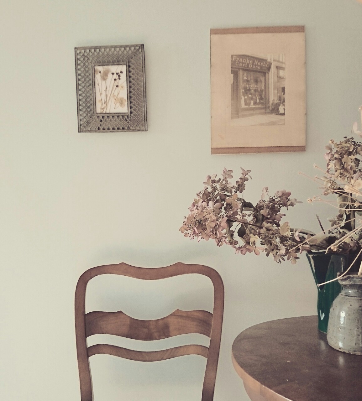 soylattekiddo:  some parts of my house(ft. the dried flowers) 