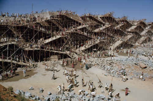 Workers swarm over scaffolding to erect the Nagarjuna Sagar dam in India, May 1963.Photograph by Joh
