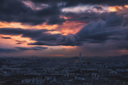 rjkoehler:One of the most beautiful sunsets I’ve ever seen in Seoul, seen from Namhansanseong Fortre