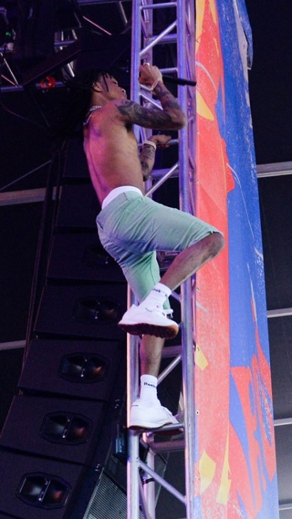 lamarworld1: Swae Lee booty &amp; bulge