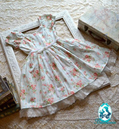  Sweet Rosy Stripe OPThis dress is made with a sweet rose fabric with white lace details. It featu