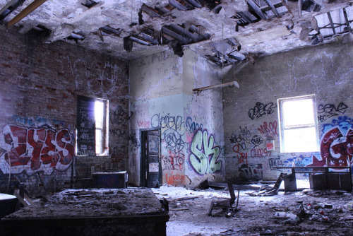 fuckyeahabandonedplaces:  Fulton Decay by JasonJacksonPhoto on Flickr.Via Flickr: Richmond, VA