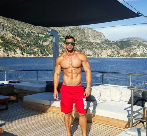 Sex stratisxx:  Another hot Greek God on the pictures