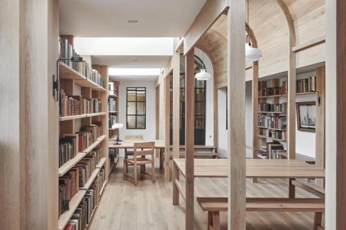 spatula: (via Aidan Crawshaw transforms cowshed into modern library)