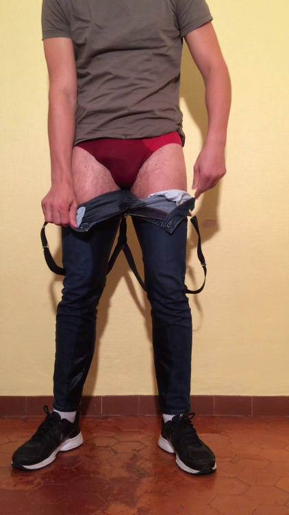 alttdude:  This is why I need to be padded…   HOT!