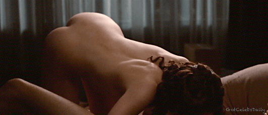 10tripledeuce: Anne Hathaway, completely sexy and naked, rolls over to perform a