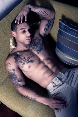 savvyifyanasty:  &gt; love his body!  Follow me @ savvyifyanasty.tumblr.com 