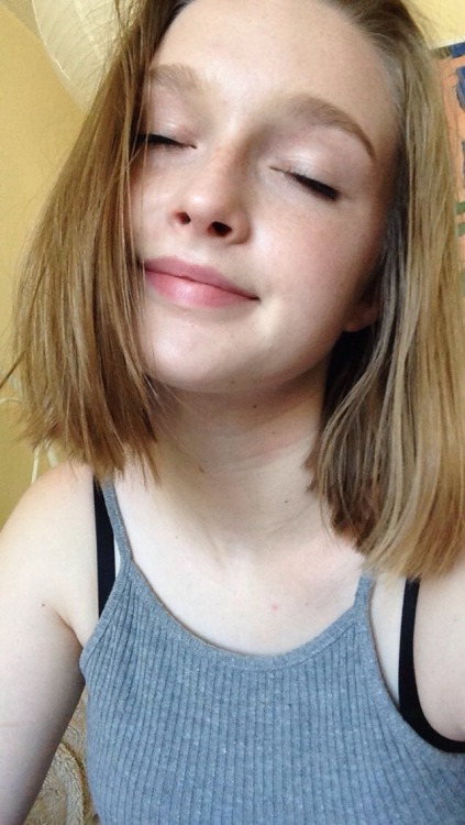 matissegrl:  my eyeliner is so uneven but who care i’m still beautiful