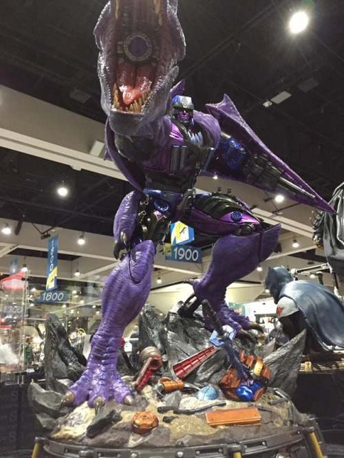 haxanbelial:  Megatron (Transformers: Beastwars) statue by Prime 1 Studio SDCC2017  O oO <3