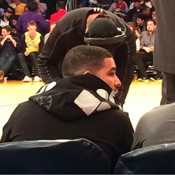 kemkem21:  Drake at Raptors vs Lakers game