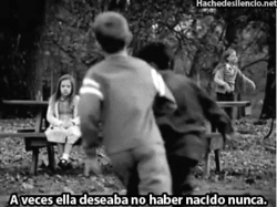 manuela3tlr:  Y, al ver su sonrisa, nadie pudo imaginar que unos segundos antes estaba
