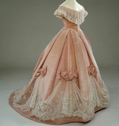 beautiful victorian dresses