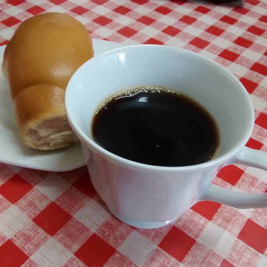 Bom dia pra você que gosta de café quentinho e pão...