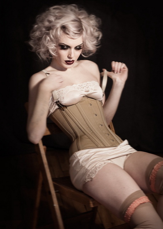 corset-fetish:  Corset http://corsets-fetish.blogspot.com/