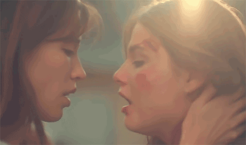 czernyi:favorite wlw couples in music videos [1/?]girls like girls - hayley kiyokoSaw your face, hea