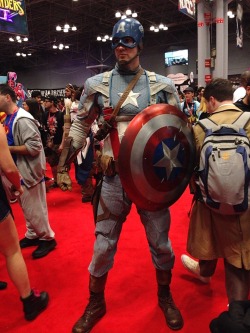 emii-tan:  Captain America at New York Comic Con 2013  if you know who this person is, please tell me so I can credit them!!  I need one